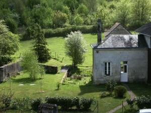 Zahrada ubytování Charmant gîte paysan XIXe avec terrasse et jardin bordé par un ruisseau, à 1,5 km d'Azay-le-Rideau - FR-1-381-417