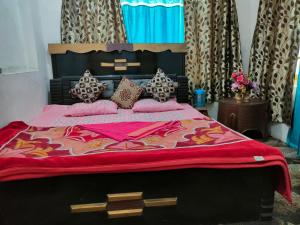 Postel nebo postele na pokoji v ubytování Hotel Irshad Home Stay