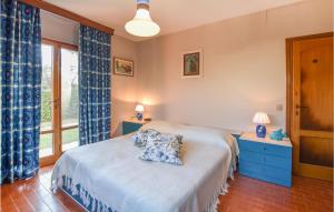 Una cama o camas en una habitación de Nice Apartment In Lido Di Camaiore