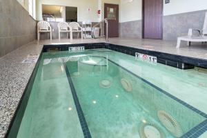 a swimming pool in a hotel room with at North Park Inn & Suites in Walden