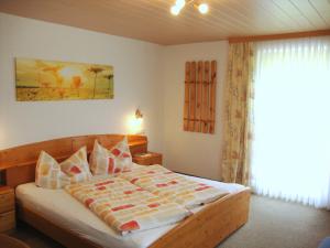 Un pat sau paturi într-o cameră la Haus Annemarie Apartments Kartitsch - Hochpustertal