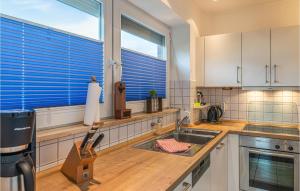 Η κουζίνα ή μικρή κουζίνα στο Nice Home In Friedrichskoog With Wifi
