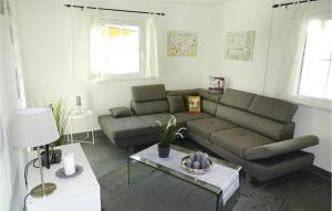 a living room with a couch and a table at Awesome Apartment In Boiensdorf in Boiensdorf