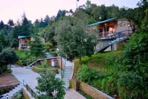 Vrt pred nastanitvijo BluSalzz Escapade Anant Rasa Resort - Ranikhet