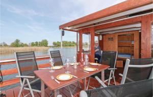 a table on the deck of a boat at Hafen Loitz in Loitz