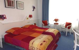 a bedroom with a bed and a table and chairs at Nice Home In Auerbach With Wifi in Auerbach