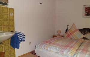 Ein Bett oder Betten in einem Zimmer der Unterkunft Gorgeous Apartment In Mühlhausen