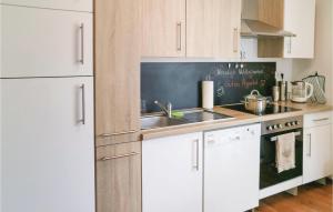 Η κουζίνα ή μικρή κουζίνα στο 2 Bedroom Beautiful Apartment In Barth