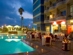 Bazén v ubytování Hôtel Club Val d'Anfa Casablanca Ocean view nebo v jeho okolí