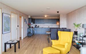 Virtuve vai virtuves zona naktsmītnē Stunning Apartment In Sjusjen With 1 Bedrooms And Wifi