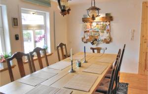 a dining room table with a long wooden table with chairs at Stunning Home In Spangenberg With Wifi in Spangenberg