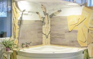 Phòng tắm tại Gorgeous Home In Priborn With Sauna +33 ảnh