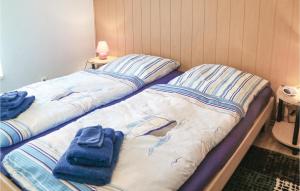 Un pat sau paturi într-o cameră la 1 Bedroom Stunning Home In Steffenshagen