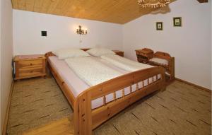 Posteľ alebo postele v izbe v ubytovaní Gemuetliche Ferienwohnung