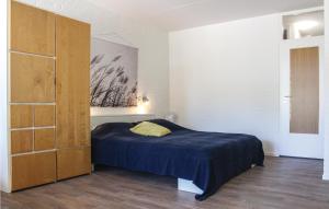 Postel nebo postele na pokoji v ubytování 2 Bedroom Stunning Home In Bruinisse