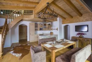 Kuhinja oz. manjša kuhinja v nastanitvi Hotel Garni Zimmermann