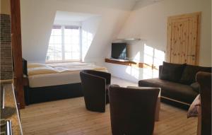 Televizorius ir (arba) pramogų centras apgyvendinimo įstaigoje Nice Apartment In Thulendorf-sagerheide With Kitchenette