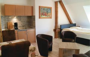 Η κουζίνα ή μικρή κουζίνα στο Cozy Apartment In Thulendorfsagerheide +8 φωτογραφίες