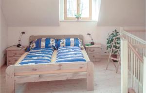 a bedroom with a bed with blue and white pillows at Stunning Home In Dautphetal With Kitchen in Amelose