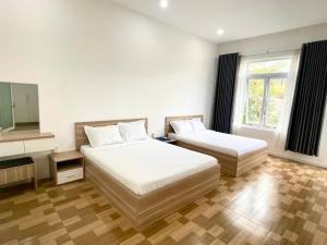 Postel nebo postele na pokoji v ubytování Homestay Tulip Garden Bảo Lộc