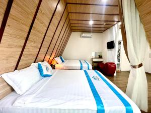 Postel nebo postele na pokoji v ubytování Homestay Tulip Garden Bảo Lộc