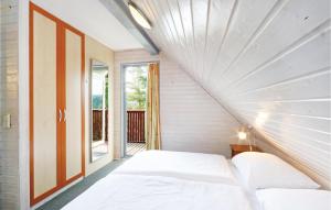 a bedroom with two white beds and a balcony at Ferienhaus 28 In Kirchheim in Reimboldshausen
