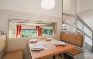 a dining room with a table and a mirror at Ferienhaus 28 In Kirchheim in Reimboldshausen