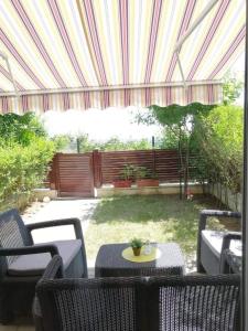 A garden outside Byala-apartment-valmira