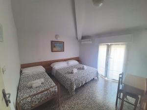 Posteľ alebo postele v izbe v ubytovaní Hotel Amalfi