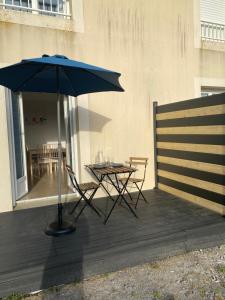 Patio alebo iná vonkajšia časť ubytovania Résidence Fort de l'Eve - T2 à 380m plage M Hulot et commerces - St Marc sur Mer idéal famille proche La Baule P0rnichet - Terrasse et parking privés