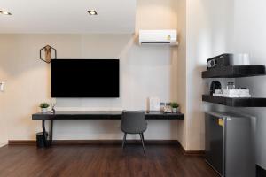 A kitchen or kitchenette at โรงแรมอินฟินิทเกษตร