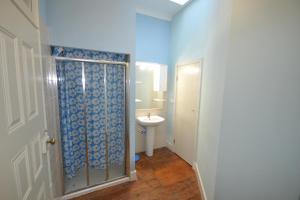 Phòng tắm tại Sport Hostel Figueira da Foz