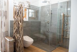 Koupelna v ubytování Central holiday flat Scalottas Lenzerheide + 20 fotografií