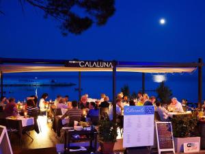 Restaurace v ubytování Hotel Cala Luna