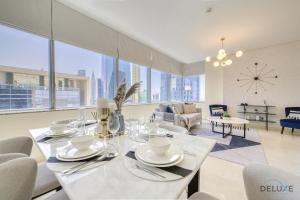 Posezení v ubytování Coastal 2BR at Sky Gardens DIFC by Deluxe Holiday Homes
