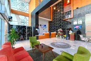 Un lugar para sentarse en Al Mansour Suites Hotel