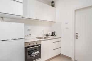 Eldhús eða eldhúskrókur á Sea U Jerusalem Mahane Yehuda Apartment Hotel