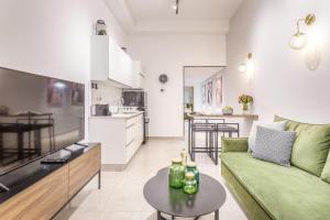 Eldhús eða eldhúskrókur á Sea U Jerusalem Mahane Yehuda Apartment Hotel