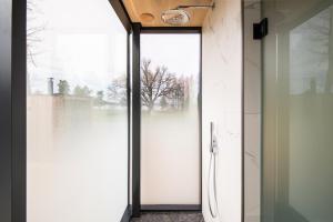 Φωτογραφία από το άλμπουμ του ÖÖD Hötels Roosisaare – with sauna σε Roosisaare