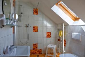 a bathroom with a sink and a shower at Konsum Gästehaus Quisisana in Oberhof
