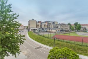 an empty road in a city with buildings at Urban Jungle klimatyczny apartament w centrum in Białystok