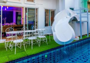 Bazén v ubytování Room@Gallery Pool Villa nebo v jeho okolí