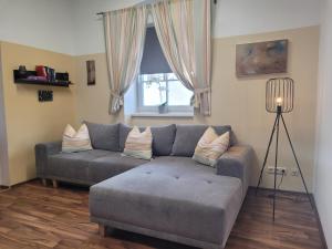 A seating area at BullsLiving Seeapartment 1 AM CORSO