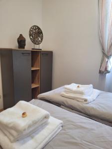 A bed or beds in a room at BullsLiving Seeapartment 1 AM CORSO