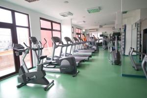 Het fitnesscentrum en/of fitnessfaciliteiten van Cichy zakątek Rawda