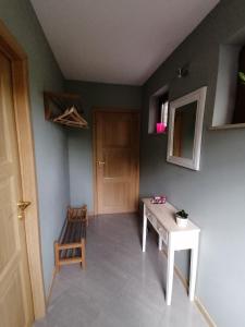 Fotografie z fotogalerie ubytování L'Atelier d'Arthur - Gîte chaleureux avec jacuzzi. v destinaci Tenneville