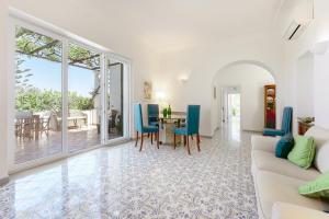 Khu vực ghế ngồi tại Villa Lo Pozzo, Anacapri
