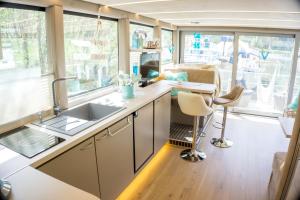 Fotografie z fotogalerie ubytování Hausboot Schleuseninsel v destinaci Lahnstein