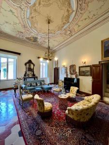 A seating area at B&B 'Degli Artisti'