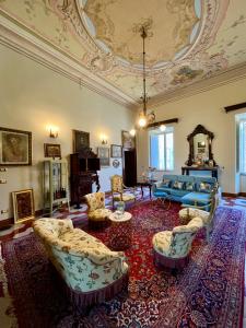 A seating area at B&B 'Degli Artisti'